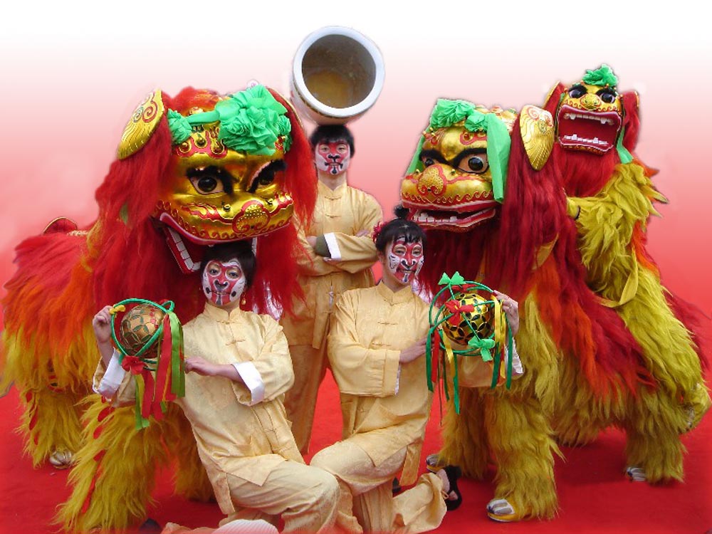 CHINESE LION DANCERS
