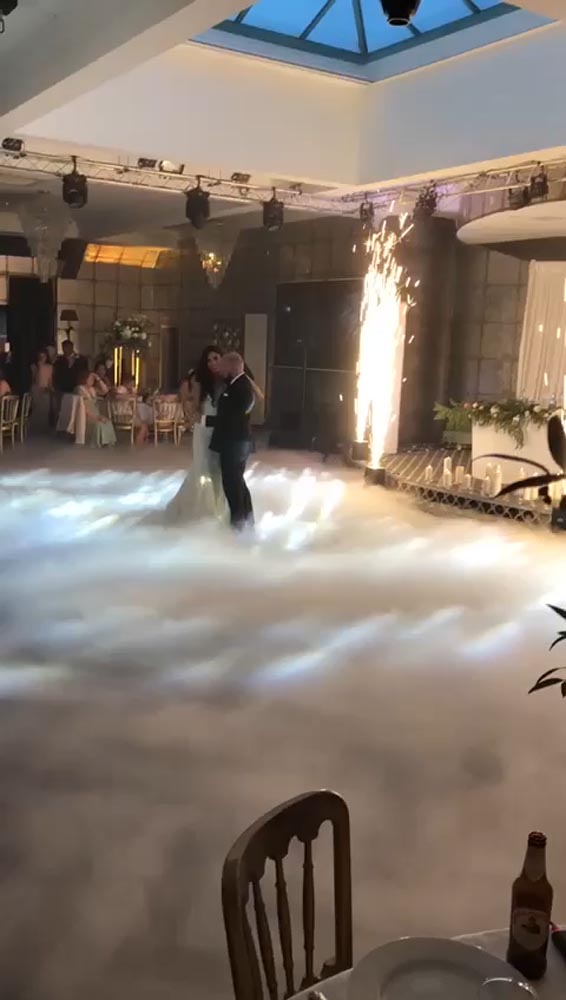 DRY ICE MACHINES FOR DANCE FLOOR EFFECTS